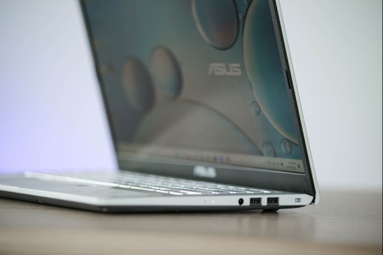 Laptop Asus Vivobook X415E: Thiết kế mỏng nhẹ, giá rẻ nhưng chất lượng "không phải vừa"