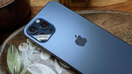 Giá iPhone 12 Pro Max mới nhất ngày 4/11: Phá kỷ lục rẻ chưa từng có, "khó" cho Samsung
