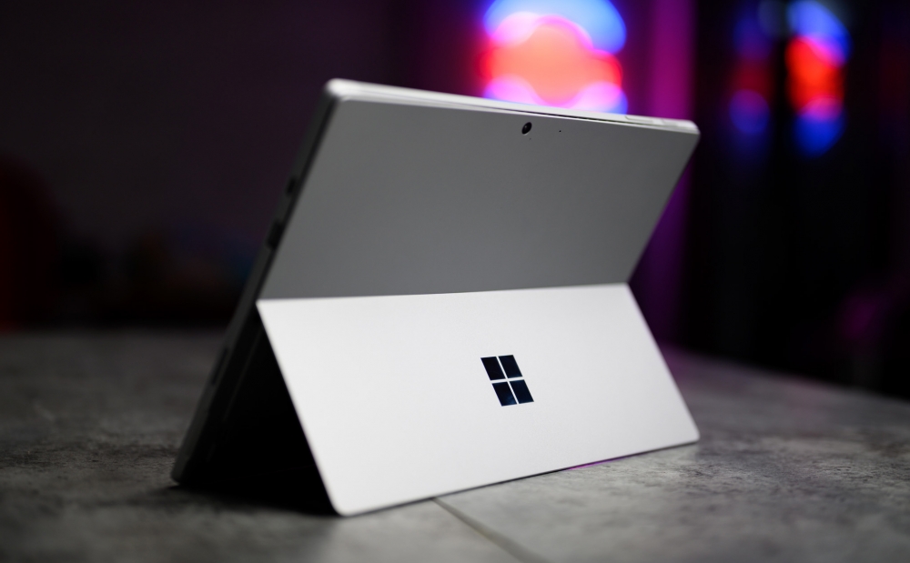 Gã khổng lồ công nghệ mang gì đến laptop Microsoft Surface pro 8?