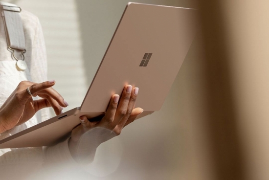 Microsoft Surface Go: Laptop văn phòng đẹp "xuất sắc" với mức giá "bất ngờ"