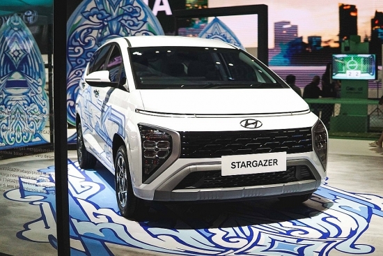 “Chiến thần” Hyundai Stargazer 2023 có giá lăn bánh cực rẻ, Mitsubishi Xpander “e ngại”