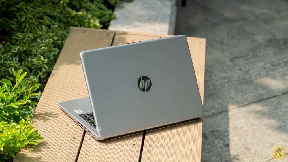 Laptop HP 240 G8: Nâng cao bảo mật, hiệu năng mạnh mẽ
