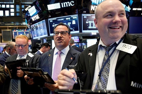 Chứng khoán Mỹ tăng phiên thứ 3 liên tiếp, Dow Jones tăng hơn 300 điểm
