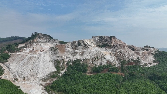 Nghệ An: Lấn chiếm 13.360 m2 đất đồi núi chưa sử dụng, Khoáng sản Đông Á (EAMC) bị phạt gần 400 triệu đồng