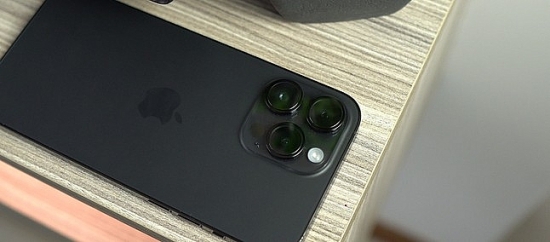 Giá iPhone 13 Pro Max rơi thẳng xuống "đáy vực" mới: Giải "bài toán kinh tế" cho các fan