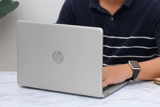 HP 245 G8 R3: Chiếc laptop giá rẻ cân tất mọi tác vụ văn phòng