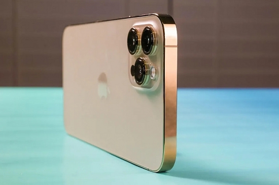 iPhone 12 Pro chính thức lên "ngai vàng" tầm trung: Rẻ mà khỏe, cực đáng "chốt đơn"