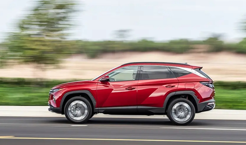 Giá xe Hyundai Tucson ngày 24/11/2022: Rẻ nhất phân khúc CUV, "cân kèo" Mazda CX5
