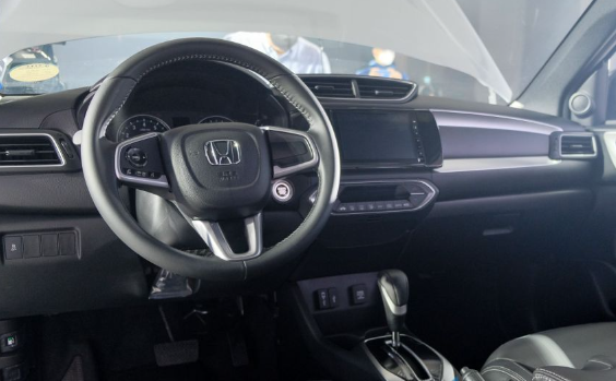 Honda BR-V 2023 ra mắt với giá chỉ hơn 400 triệu đồng, “gây sốc” với khách Việt