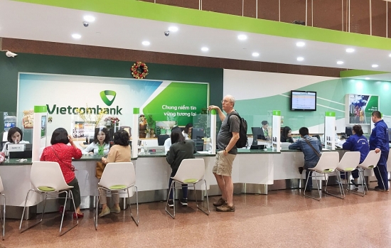 Vietcombank giảm đồng loạt lãi suất cho vay VNĐ