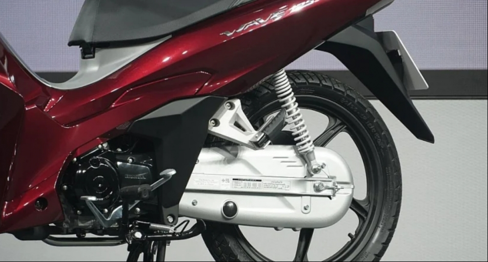 Xe máy "Made in ThaiLan" có mặt đại lý Việt, "ăn xăng" 1,4L/100km: Giá "cân đẹp" Honda SH
