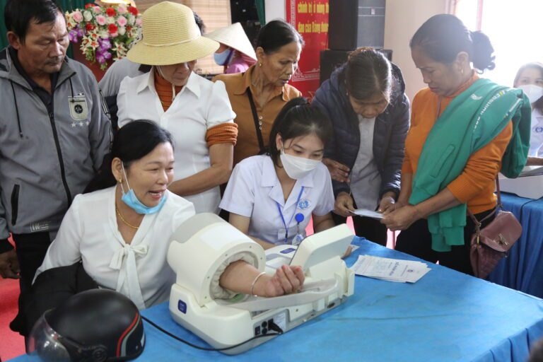 Chương trình khám bệnh, chăm sóc sức khỏe người cao tuổi Xã Yên Sơn, Huyện Thanh Sơn