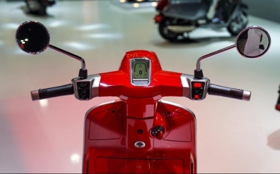 Ra mắt mẫu xe máy hạng sang với thiết kế "đẹp muốn xỉu": Giá bán khiến Vespa "bồn chồn"