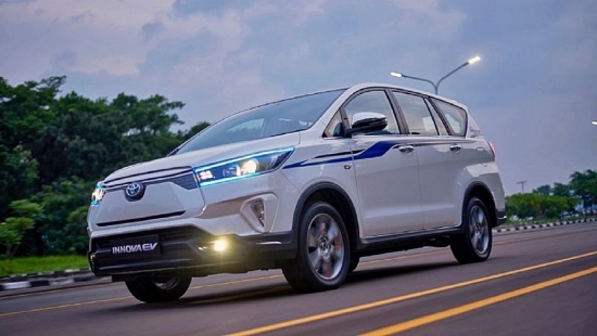 “Con bài tẩy” Toyota Innova EV chính thức lăn bánh: Giá quá rẻ, Mitsubishi Xpander "thêm khó"