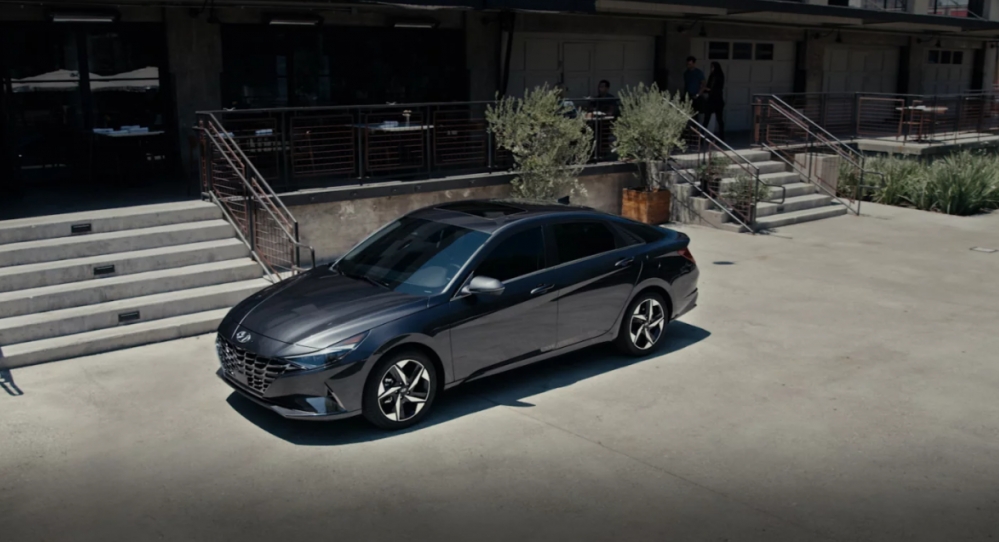 Giá xe Hyundai Elantra đầu tháng 12/2022: Giá mềm, vận hành mạnh mẽ 
