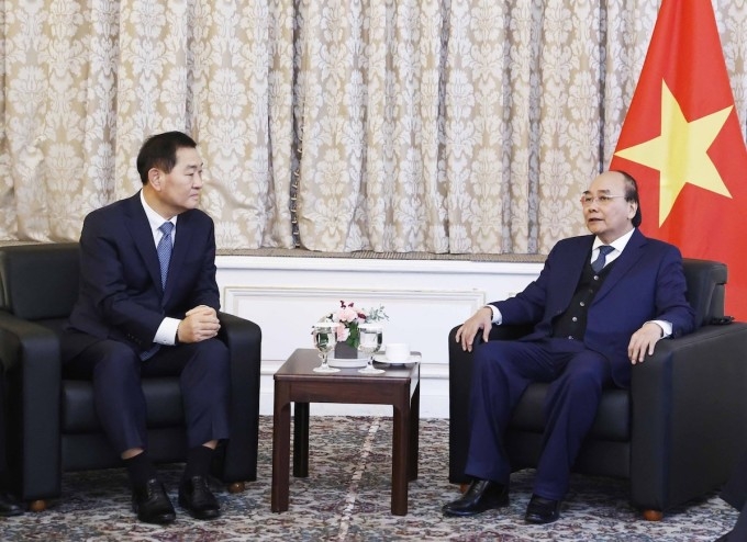 Chủ tịch nước Nguyễn Xuân Phúc tiếp Phó chủ tịch kiêm Tổng giám đốc Samsung Electronics - ông Han Jong-hee. Ảnh: TTXVN