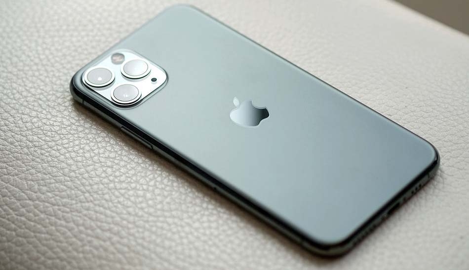 "Ấm lòng" với iPhone 11 Pro Max siêu sale còn 11 triệu: "Hàng sang" giờ đã dễ dàng sắm