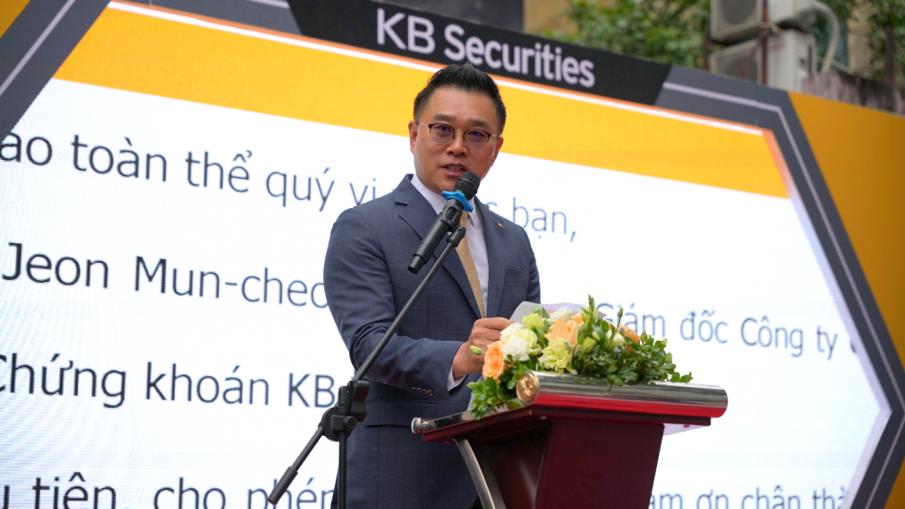 Ông Jeon Mun Cheol - Quyền Tổng giám đốc Công ty Cổ phần Chứng khoán KB Việt Nam.