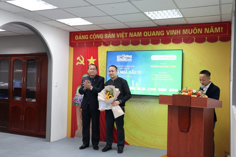 Tạp chí điện tử Kinh tế Chứng khoán Việt Nam tổng kết và trao giải cuộc thi viết “Tôi là Nhà đầu tư”