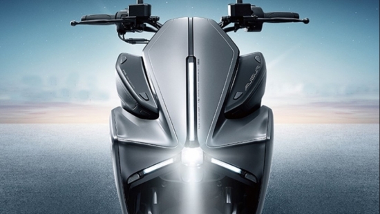 Yamaha trình làng mẫu xe máy độc lạ, trang bị "xịn xò": Đọ dáng cùng "nam vương" nhà Honda