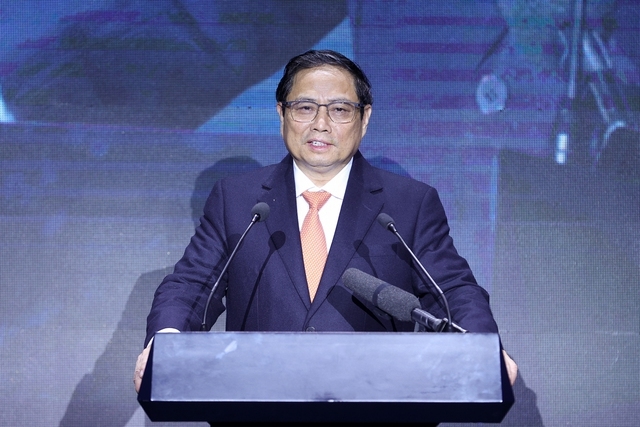Thủ tướng mong muốn Samsung tiếp tục mở rộng các hoạt động đầu tư, kinh doanh; coi Việt Nam là cứ điểm quan trọng nhất, chiến lược toàn cầu, toàn diện hơn nữa về sản xuất, nghiên cứu-phát triển các sản phẩm chủ lực ra thị trường quốc tế - Ảnh: VGP
