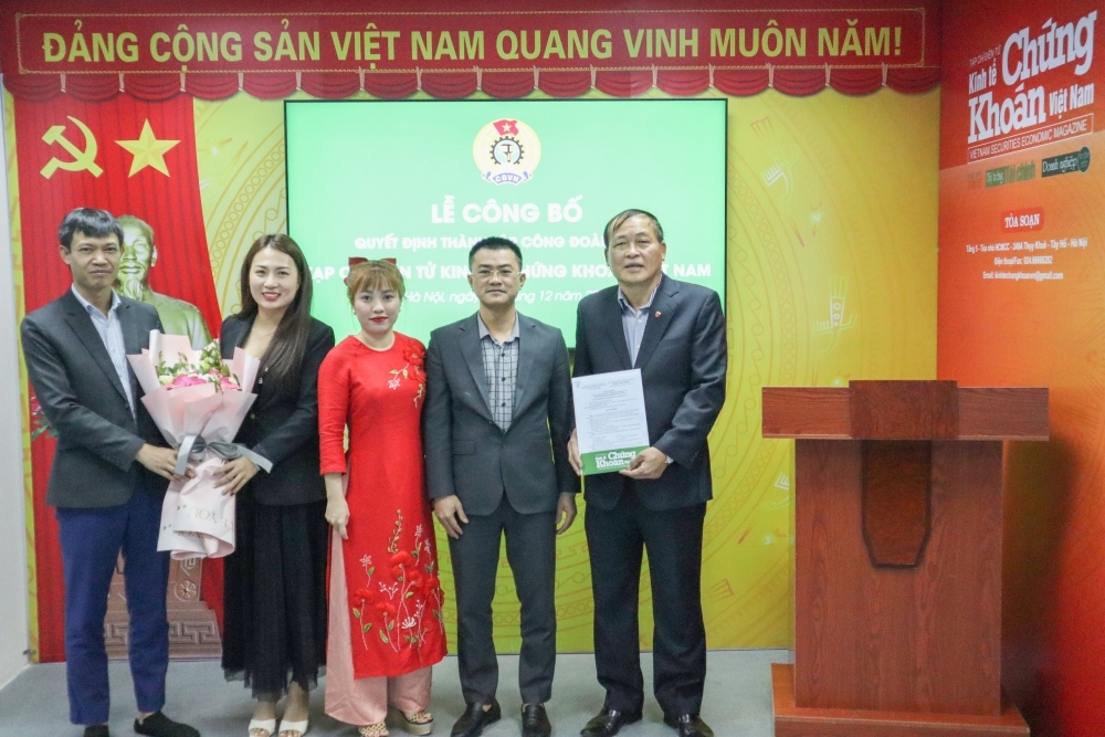Công đoàn cơ sở Tạp chí điện tử Kinh tế Chứng khoán Việt Nam chính thức được thành lập