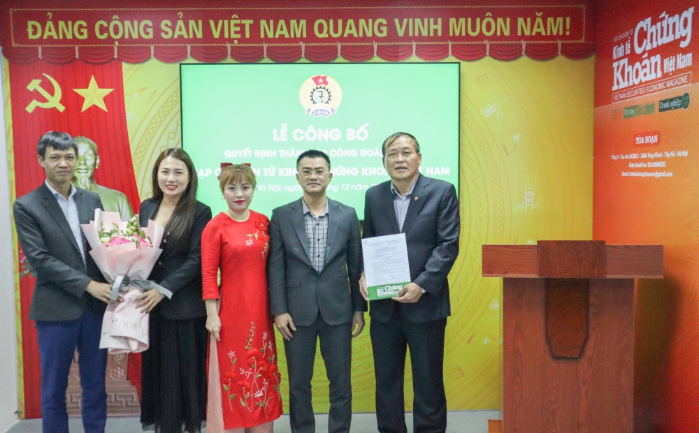 Công đoàn cơ sở Tạp chí điện tử Kinh tế Chứng khoán Việt Nam chính thức được thành lập