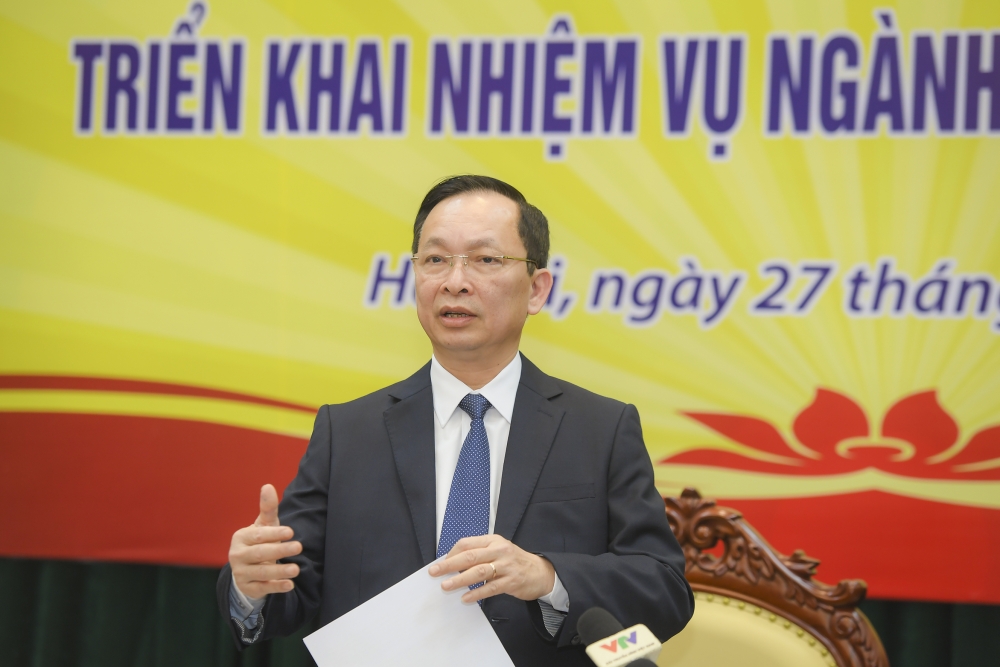 Ông Đào Minh Tú, phó thống đốc Ngân hàng Nhà nước, cho biết Ngân hàng Nhà nước đang có giải pháp tích cực sớm để xử lý các ngân hàng yếu kém, theo hướng như chuyển giao bắt buộc.