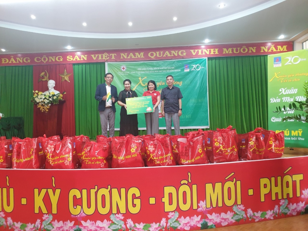 PVFCCo trao quà Tết tại Lâm Đồng