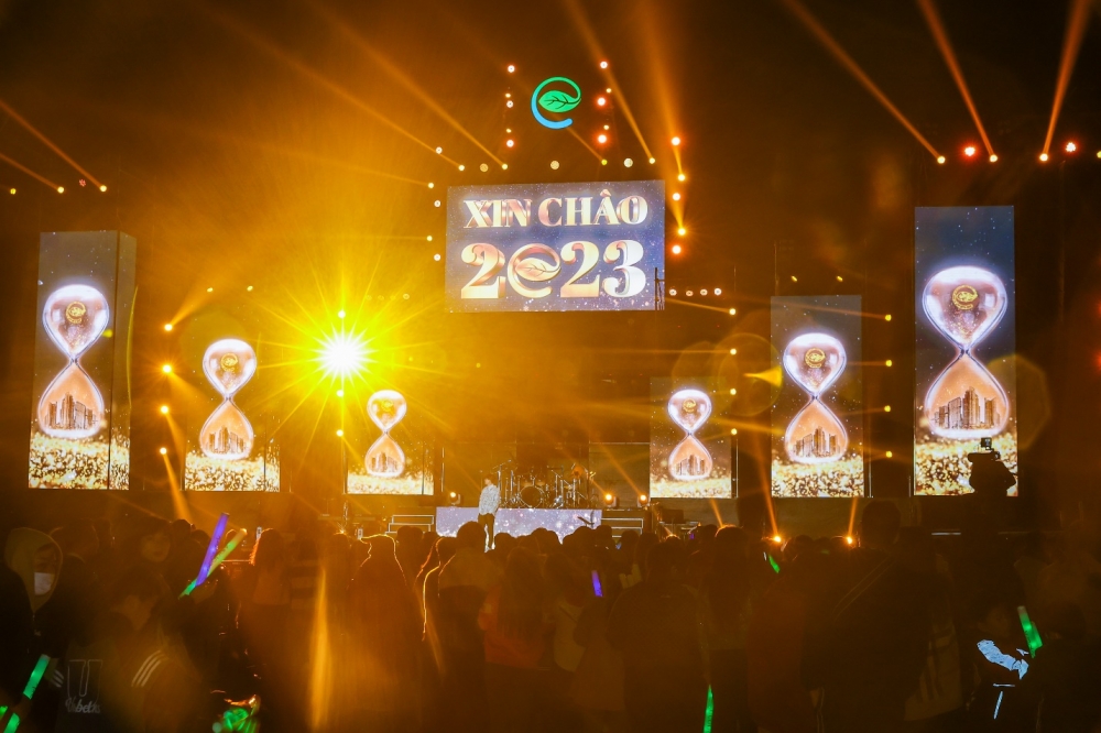 Dàn nam thần Kpop cháy hết mình trong Ecopark Countdown 2023