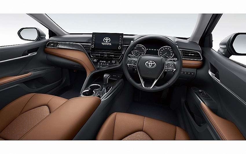 Giá xe Toyota Camry ngày 5/1/2023: Đủ sức hấp dẫn để vượt mặt Mazda6 và Kia K5