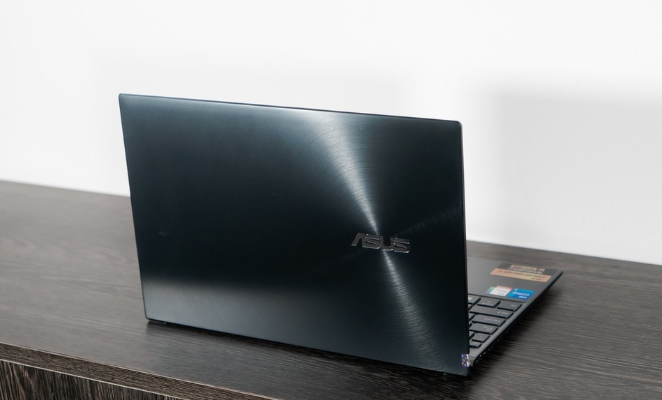 Mãn nhãn với màn hình OLED đỉnh cao, tận hưởng sức mạnh vô đối của laptop Asus ZenBook