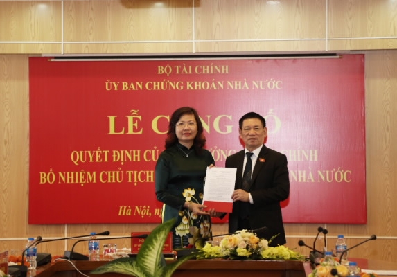Bà Vũ Thị Chân Phương được Thủ tướng Chính phủ, Ban Cán sự Đảng và lãnh đạo Bộ Tài chính tín nhiệm bổ nhiệm là Chủ tịch Ủy ban Chứng khoán Nhà nước kể từ ngày 9/1/2023
