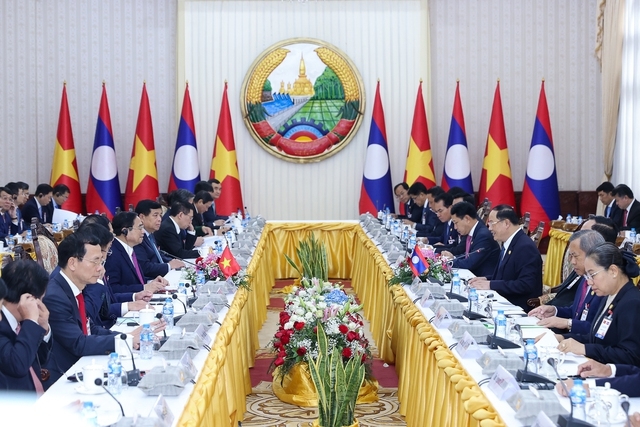  Thủ tướng Phạm Minh Chính có cuộc hội đàm với Thủ tướng Lào Sonexay Siphandone - Ảnh: VGP