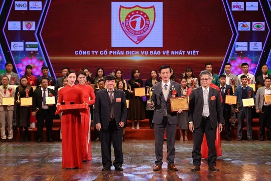 Bảo vệ Nhất Việt lọt Top 10 doanh nghiệp xuất sắc đất Việt 2022