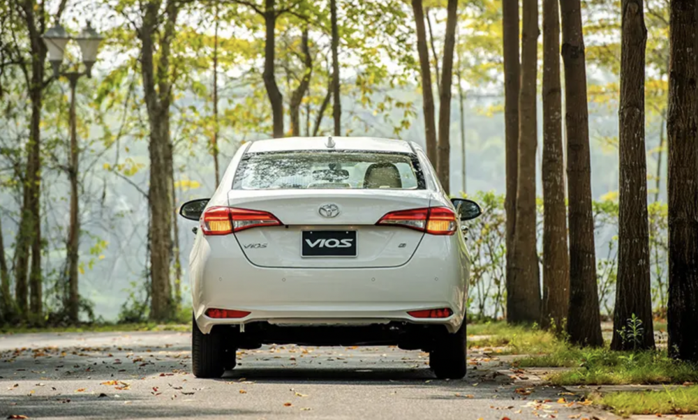Cập nhật giá ô tô Toyota Vios mới nhất ngày 28/1/2023: Quá rẻ, Hyundai Accent “áp lực”