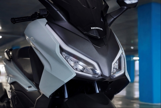 "Kình địch" của xe máy Honda lộ diện với thiết kế hầm hố: Giá bán "cân đẹp" vua tay ga