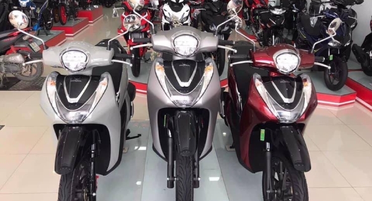 Giá xe máy Honda SH Mode 2023 mới nhất giữa tháng 2 tại Hà Nội: Đắn đo khi "rước em"!