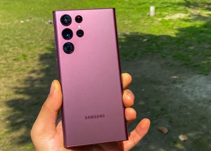 Giá Samsung Galaxy S22 Ultra “sale sập sàn” dịp Valentine: Món quà ý nghĩa tặng người thương
