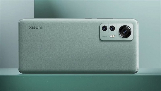Xiaomi 12 Pro gây sốt về giá: Smartphone cao cấp cạnh tranh "sát ván" iPhone 14