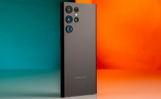 Samsung Galaxy S22 Ultra lại làm "nức lòng" các fan về giá: Galaxy S23 "cứ từ từ"