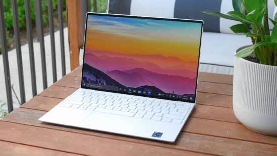 Top 5 laptop đáng mua nhất đầu năm 2023: Nghe giá "ngã ngửa"