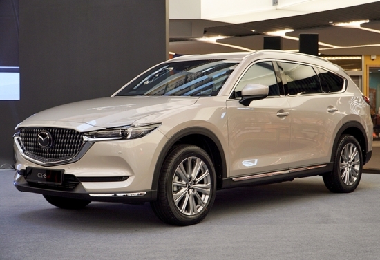 Mazda CX-8 mạnh tay giảm giá gần 100 triệu đồng, dư sức "hạ bệ' Hyundai SantaFe