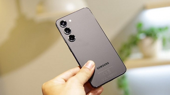 Samsung Galaxy S23 vừa “chào sân” đã "rớt giá": Chỗ đứng nào cho iPhone 14?