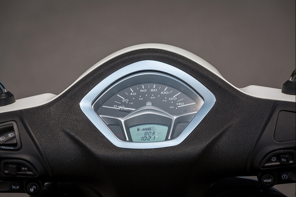 "Siêu đối thủ" của Honda SH Mode "hút khách" nhờ thiết kế châu Âu: Giá rẻ miễn bàn!
