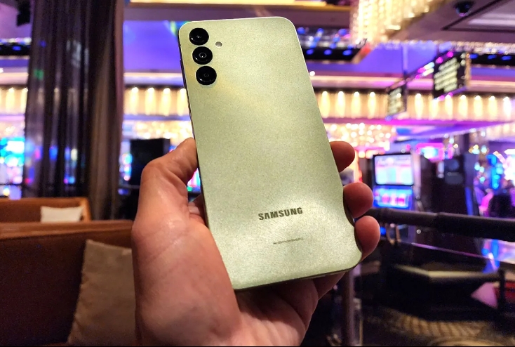 “See tình” trước “nàng thơ” Samsung Galaxy A14: Giá quá rẻ, camera “3 mắt”chất hơn iPhone