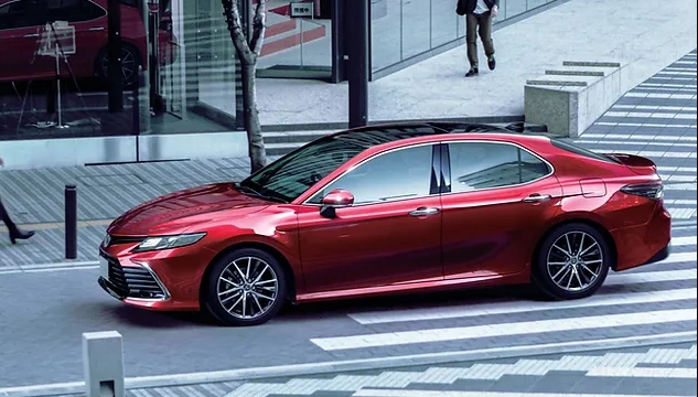 Toyota Camry 2023: Sự lột xác của sedan "lão làng", tạo sức hút lớn tới người dùng