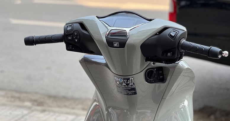 Giá xe máy Honda SH 2023 mới nhất tháng 3: Mức chênh "ngất ngưởng", dân tình "ngán ngẩm"
