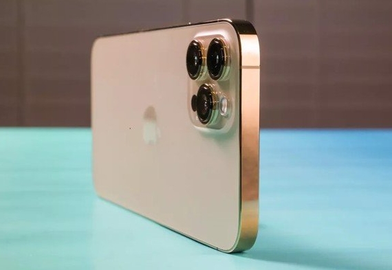 Giá iPhone 12 Pro Max mới nhất ngày 6/3: Giảm tiếp xuống “đáy” mới, tầm trung “dậy sóng”