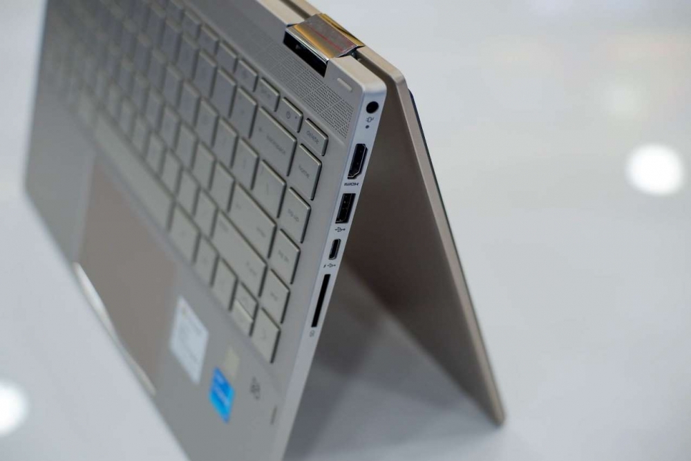Laptop HP giá rẻ, xoay gập linh hoạt cùng hiệu năng siêu mạnh mẽ